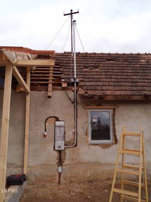 Légkábeles mérőszekrény tetőtartóval